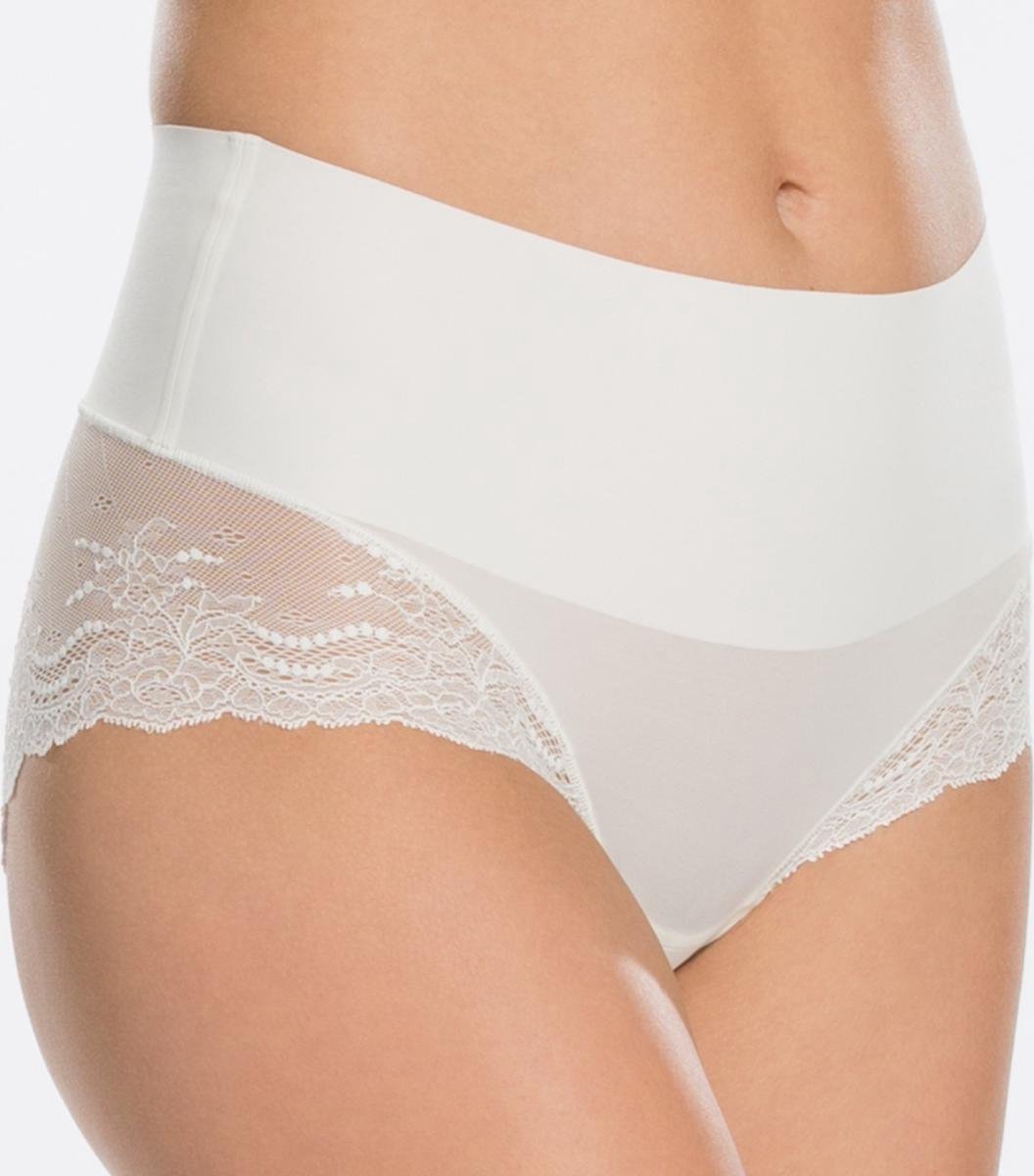 SPANX supersmooth™ Sous-vêtements gainants avec dentelle – Poudre – L